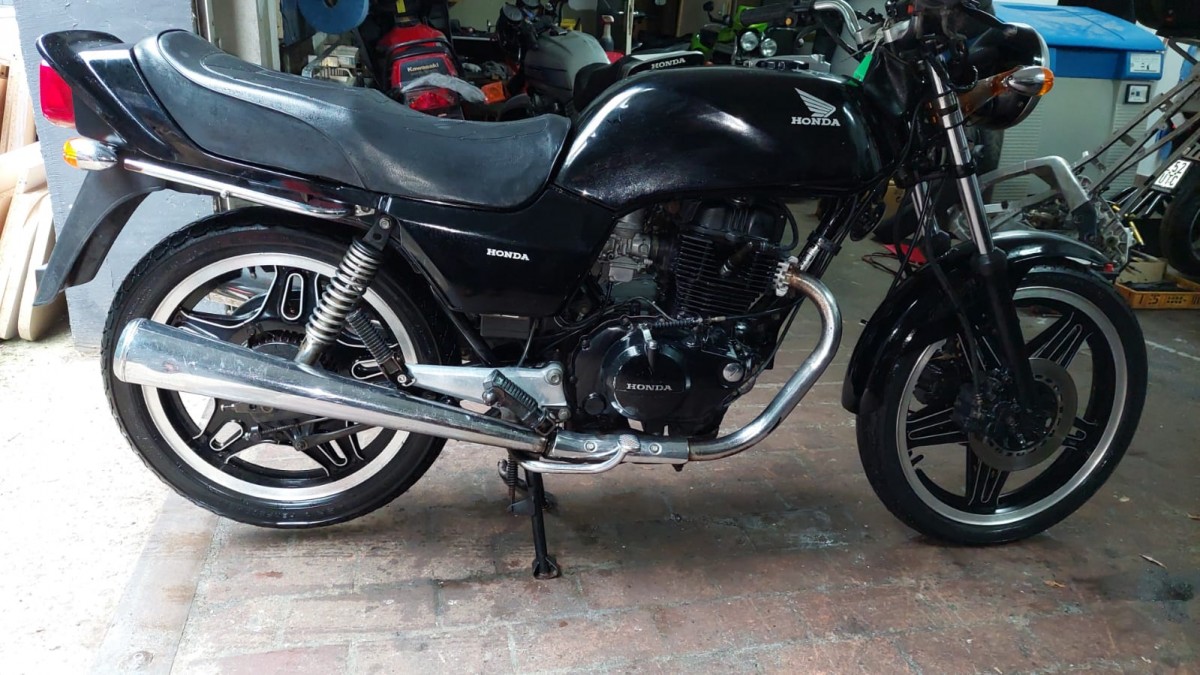 Honda CB 400N -